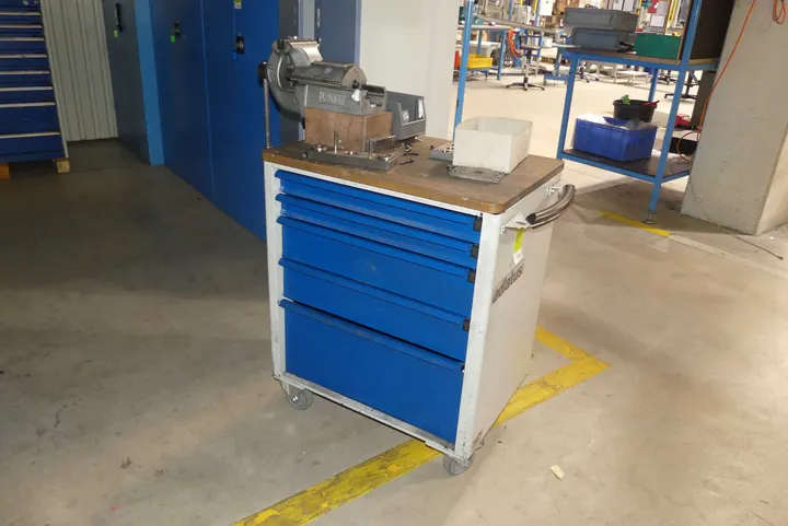 Rau adlatus - Werkstattschrank, mit Inhalt